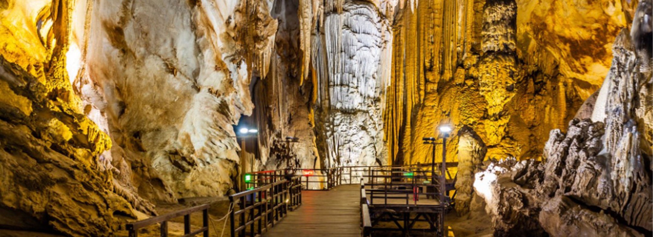 EXCURSIÓN A LA ALDEA TRAM ME Y LA CUEVA PHONG NHA