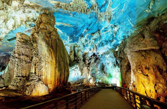 EXCURSION TO THIEN DUONG CAVE (PARADISE CAVE) AND PHONG NHA BOTANICAL GARDEN