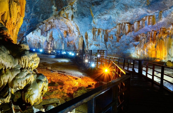 EXCURSION TO THIEN DUONG CAVE (PARADISE CAVE) – MOOC SPRING