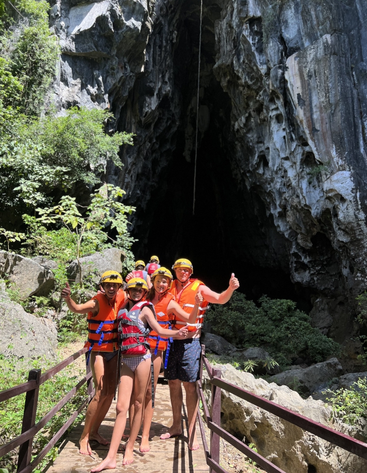 TOUR A LA CUEVA THIEN DUONG (CUEVA PARAÍSO) Y AL RÍO CHAY – CUEVA OSCURA