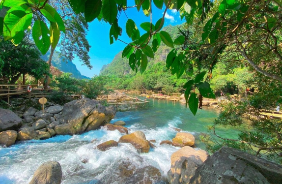 (2D1N) PARADISE CAVE – MOOC SPRING – PHONG NHA CAVE – TRANSFER TO DONG HOI CITY