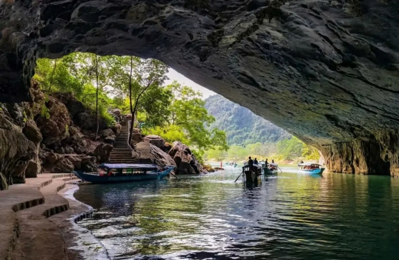 (2D1N) PARADISE CAVE – PHONG NHA CAVE – VINH MOC TUNNELS – TRANSFER TO HUE CITY