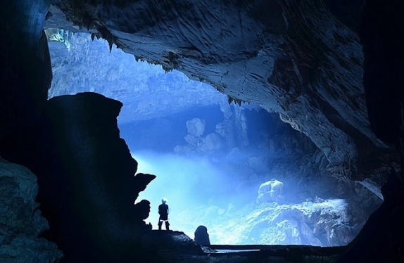 PARADISE CAVE 7,000M EXPLORATION TOUR