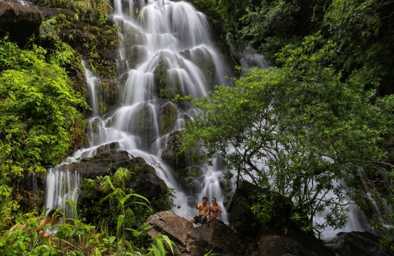 EXCURSIÓN A LA CUEVA DE PHONG NHA Y AL JARDÍN BOTÁNICO DE PHONG NHA
