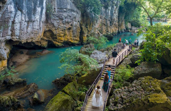 (2D1N PRIVADO) CUEVA DE PHONG NHA – RÍO CHAY Y CUEVA OSCURA – CUEVA PARAÍSO – TRASLADO A LA CIUDAD DE DONG HOI